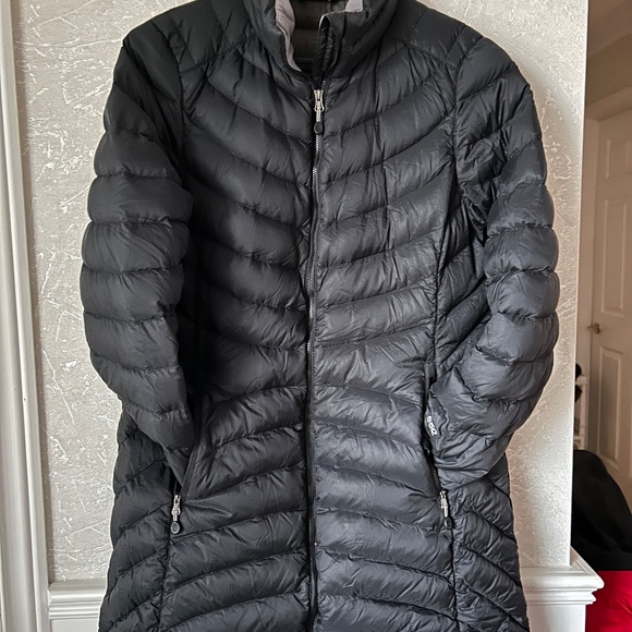 Black LL bean light weight down jacket - Picture 2 of 4
